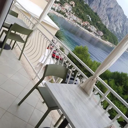 Beachfront Deluxe Apartman Podgora