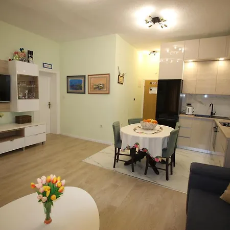 Apartment Beachfront Deluxe *