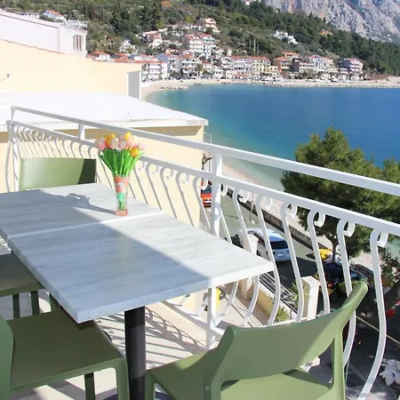 Apartment Beachfront Deluxe Podgora