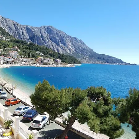 Beachfront Deluxe Apartment Podgora